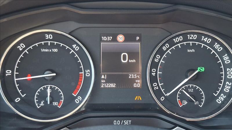 Škoda Superb 1,6 TDi 88 Kw Style DSG DPH - fotka 15 z 32
