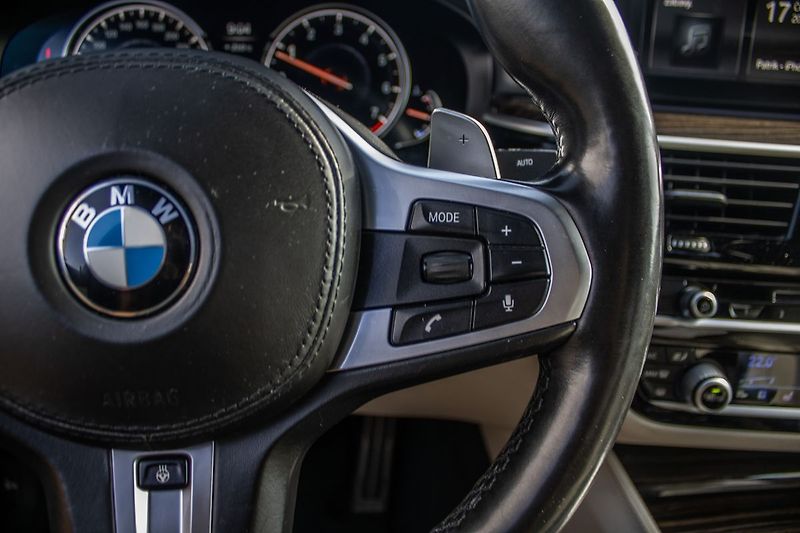 BMW Řada 5 - fotka 18 z 28