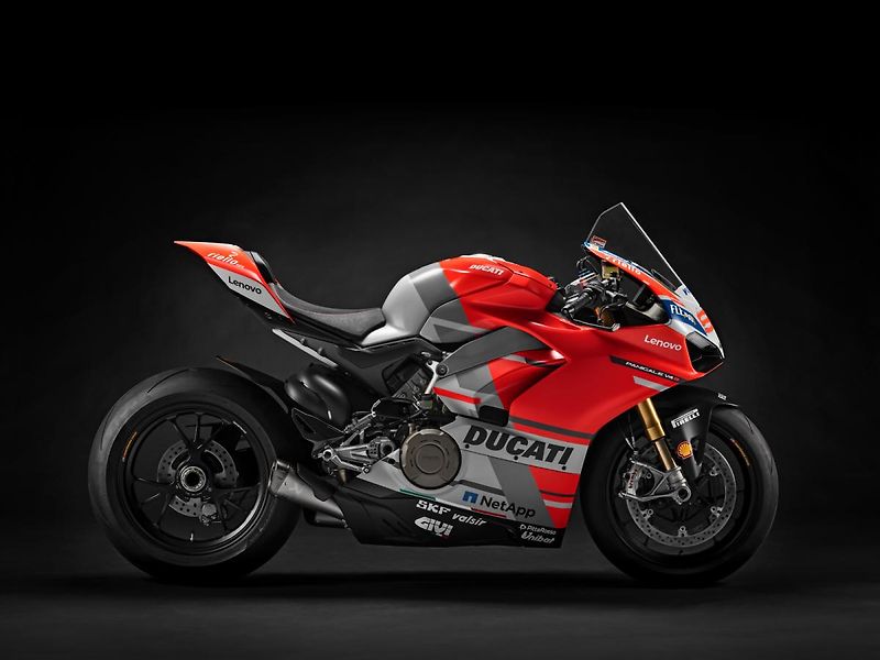 Ducati Panigale V4 S (2018) CORSE ex Jorge Lorenzo - fotka 23 z 39