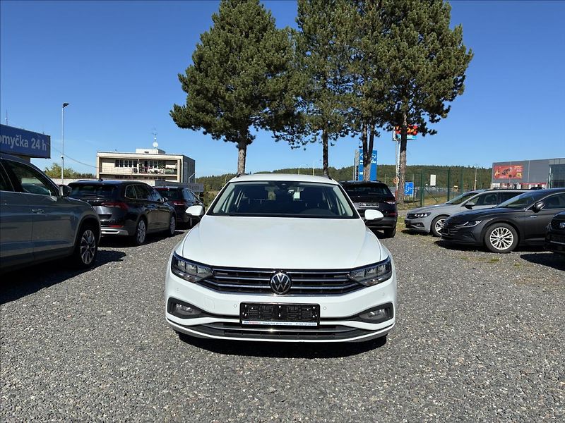 Volkswagen Passat 2,0 TDI TAŽNÉ KAMERA KEYLESS - fotka 4 z 26
