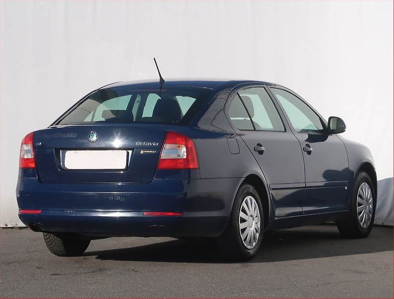 Škoda Octavia (2011) Ambiente 1.6 TDI, nová STK - fotka 5 z 16