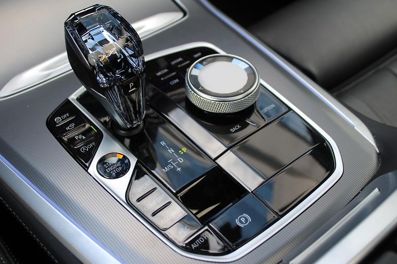 BMW X5 M50i - fotka 16 z 24