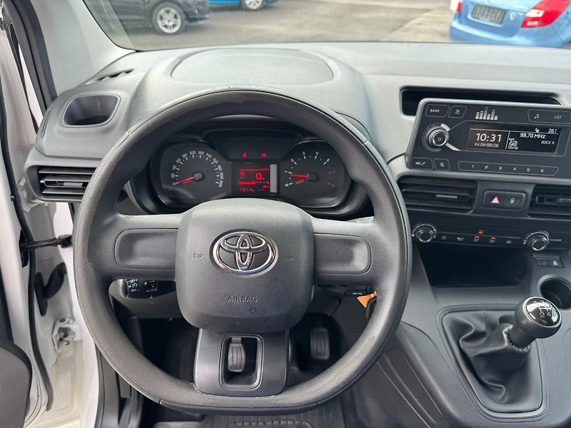 Toyota ProAce City (2020) L2 1.5D 75kW - fotka 12 z 29
