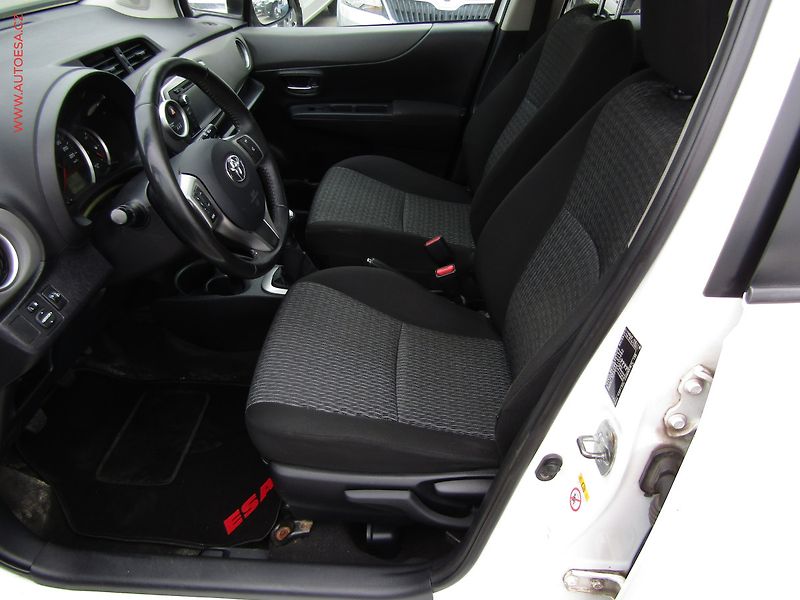 Toyota Yaris (2014) 1.0VVT-i, 2.maj,ČR, STK2/27 - fotka 9 z 17
