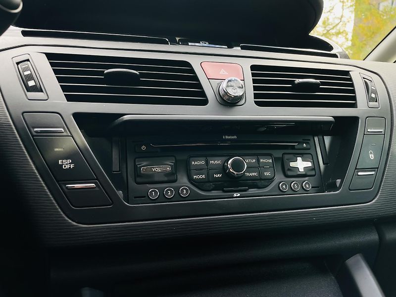 Citroën C4 Picasso 1.6i 88KW MANUÁL LED SENZORY - fotka 38 z 42