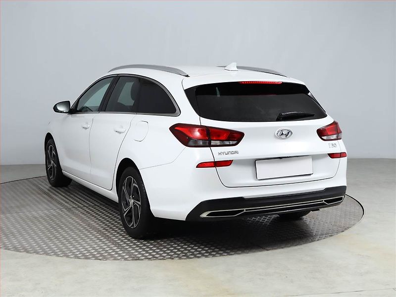 Hyundai i30 (2022) 1.6 CRDi, Serv.kniha, Tempomat - fotka 4 z 17