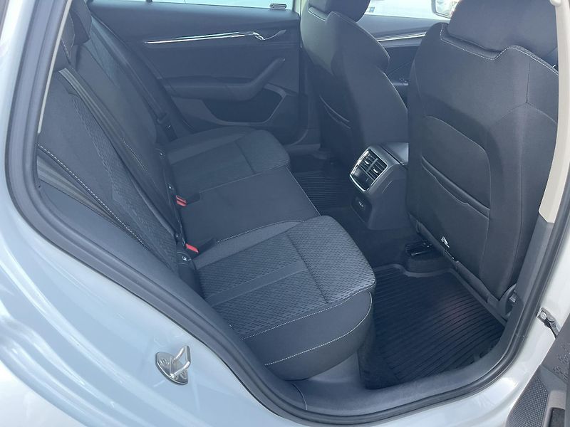 Škoda Octavia 2.0TDi Dsg STYLE 4x4 NEHAV-ČR! - fotka 21 z 46