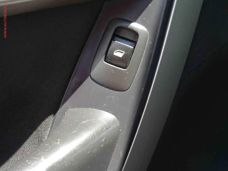 Citroën Grand C4 Picasso (2009) 1.6VTi 7míst, AC, TZ, park - fotka 12 z 19
