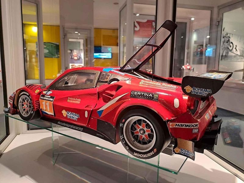 Unikátní modely závodních vozů Ferrari jsou k vidění na výstavě Legenda z Maranella v Technickém muzeu v Brně.