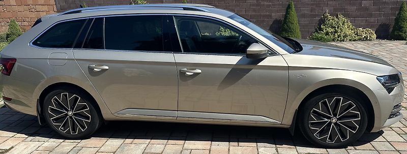 Škoda Superb (2022) Combi L&K DSG 4x4 2,0TDi 147kW - fotka 3 z 24