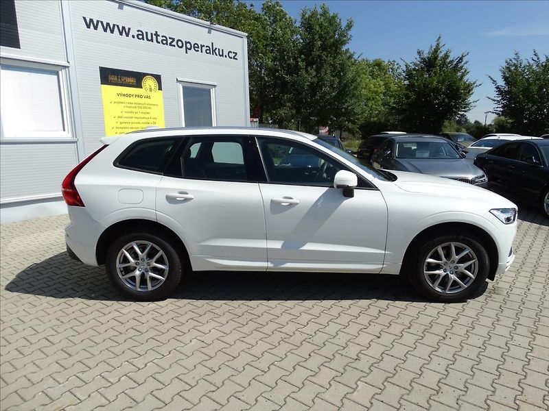 Volvo XC60 2,0 D3 Momentum MAN ČR - fotka 9 z 22
