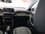 Peugeot 2008 (2022) Allure 1.2 PureTech, Automat - náhled 8