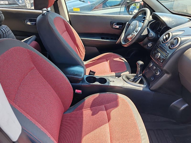 Nissan Qashqai 1.6  - fotka 12 z 19