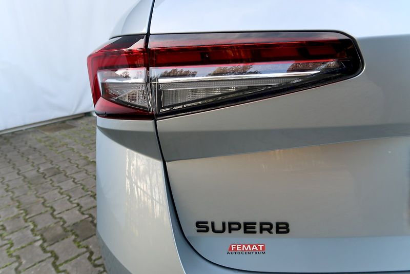 Škoda Superb (2025) Combi SportLine  2,0 TSi/150 k - fotka 29 z 33