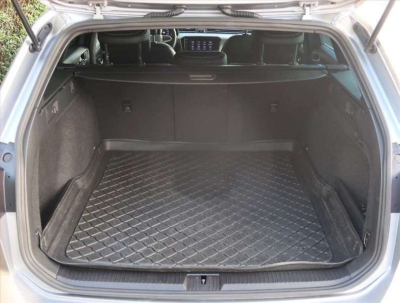 Volkswagen Passat (2020) R-Line 2.0 TDI, Serv.kniha - fotka 14 z 24