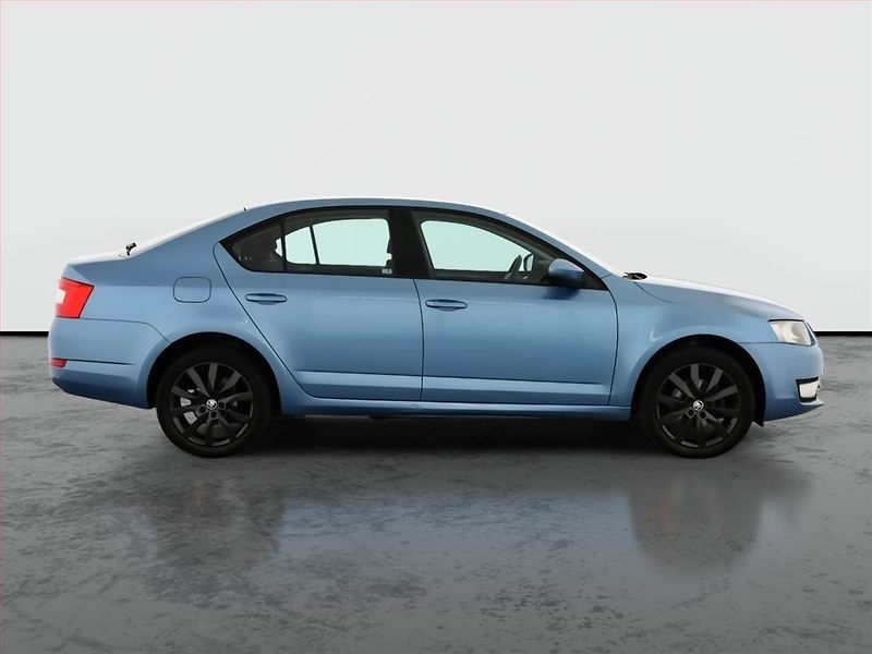 Škoda Octavia (2013) Ambition 1.6 TDI, Tempomat - fotka 6 z 19
