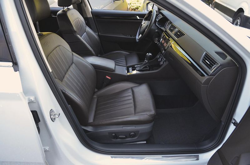 Škoda Superb (2016) 2.0 TDi 140kW 4x4 L&K / 1.MAJ. - fotka 13 z 47