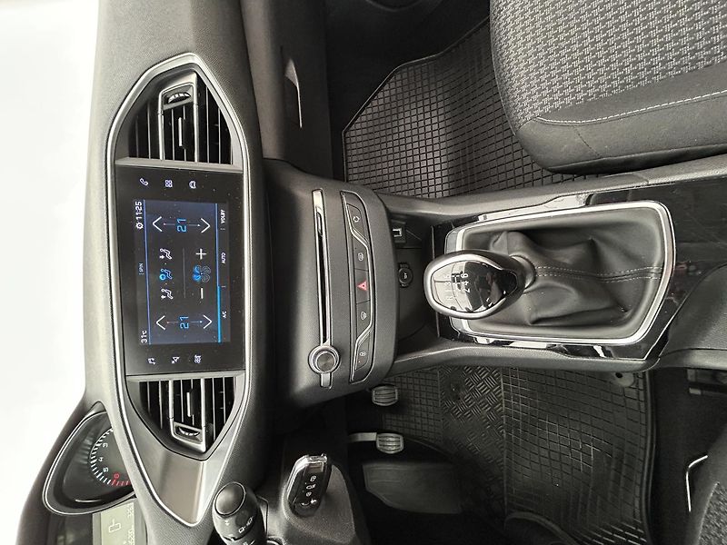 Peugeot 308 1.2 i . - fotka 17 z 21