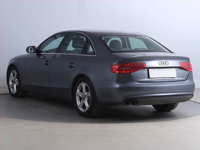 Audi A4 (2013) 2.0 TDI, Bi-Xenony, Tempomat - fotka 4 z 19