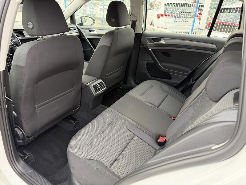 Volkswagen Golf Combi VII 1,6 TDi/85kW - fotka 43 z 66