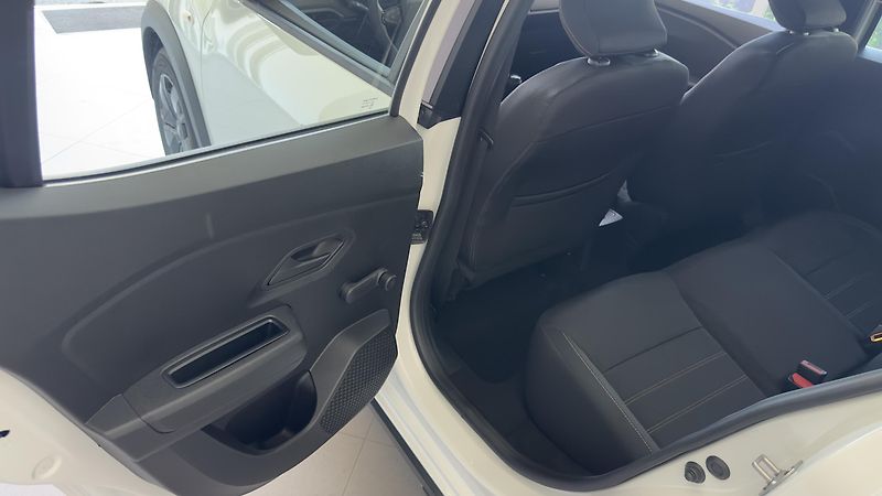 Dacia Sandero (2026) Stepway Essential TCe 110  - fotka 8 z 16