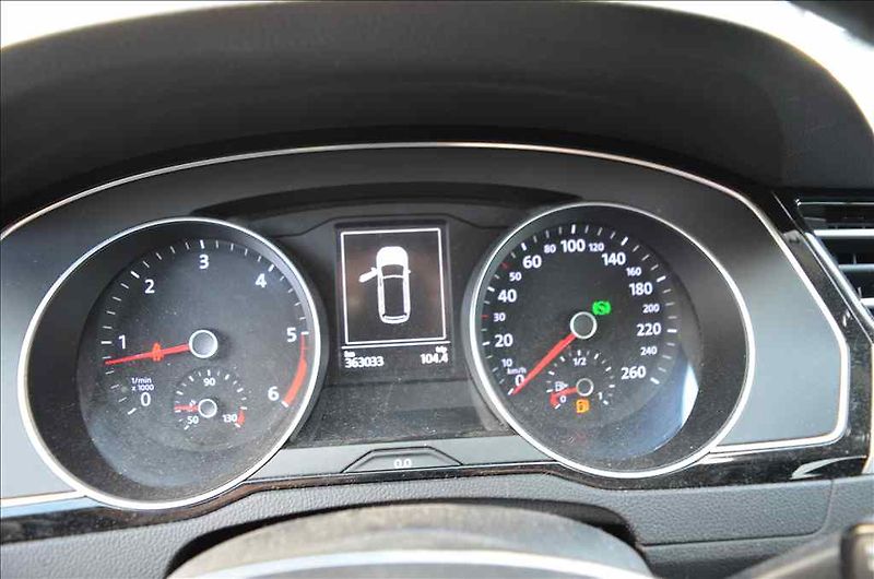 Volkswagen Passat (2015) VARIANT 2,0 TDI DSG - fotka 15 z 21