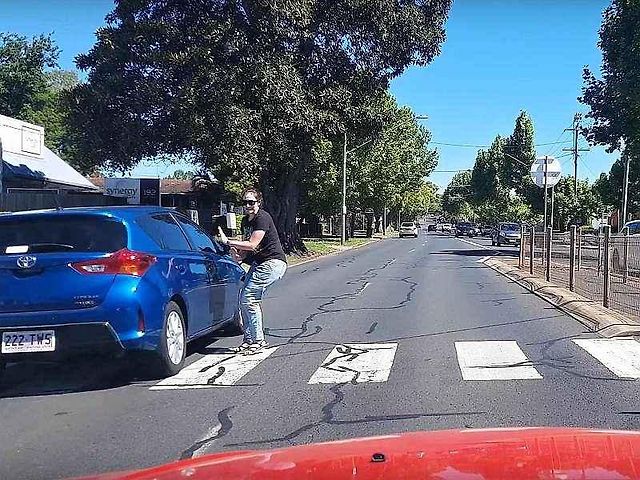 K ošklivé nehodě chybělo opravdu málo.