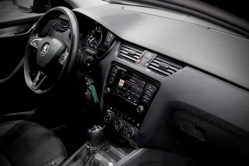 Škoda Octavia 3 Combi 1.4 TSI 110kW DSG - fotka 13 z 27