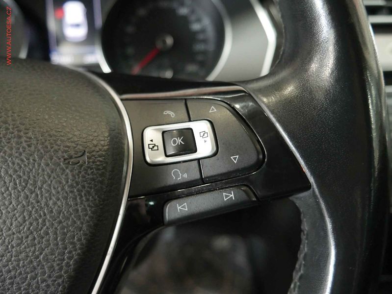 Volkswagen Passat (2017) 1.6 TDi, Navi, LED - fotka 17 z 19