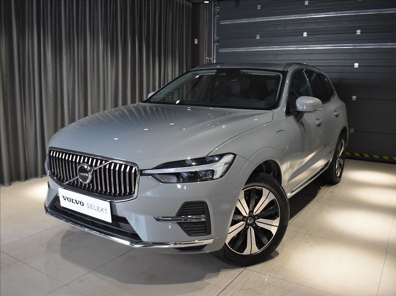 Volvo XC60 2,0 T6 AWD Plus - fotka 1 z 24