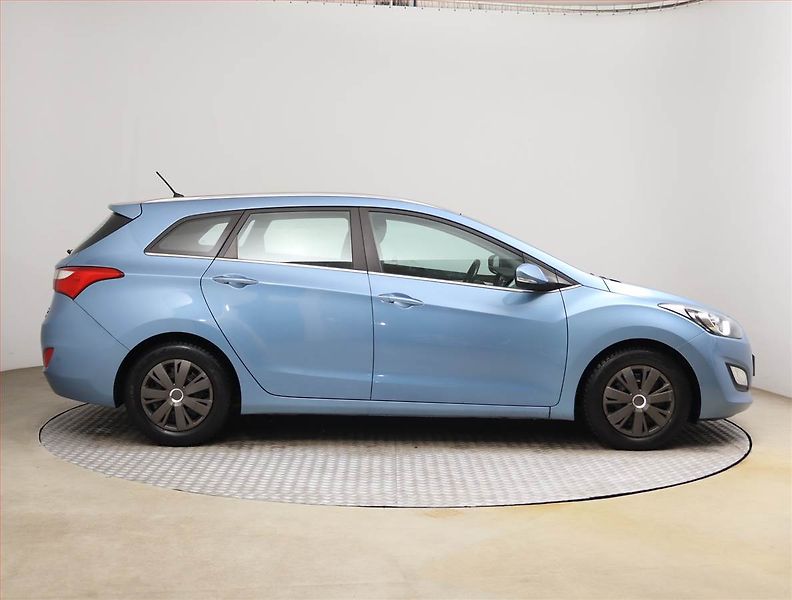 Hyundai i30 (2015) 1.6 CRDi, Serv.kniha, Tempomat - fotka 6 z 16