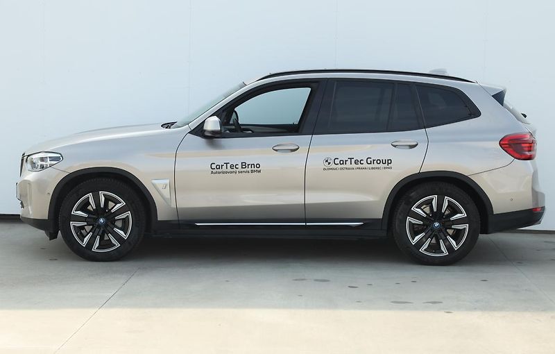 BMW iX3 - fotka 6 z 19