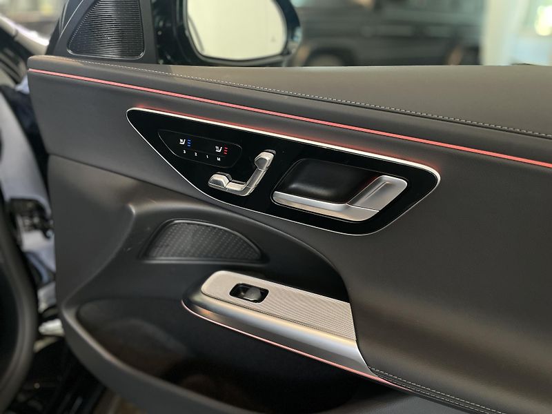 Mercedes-Benz Třídy E E 220d 4Matic AMG - fotka 13 z 41