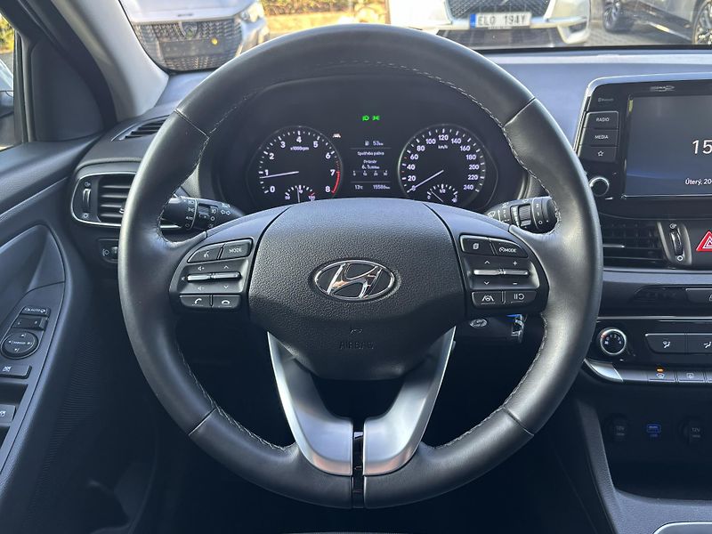 Hyundai i30 COMFORT 1.5 DPI 81 kW    - fotka 11 z 23