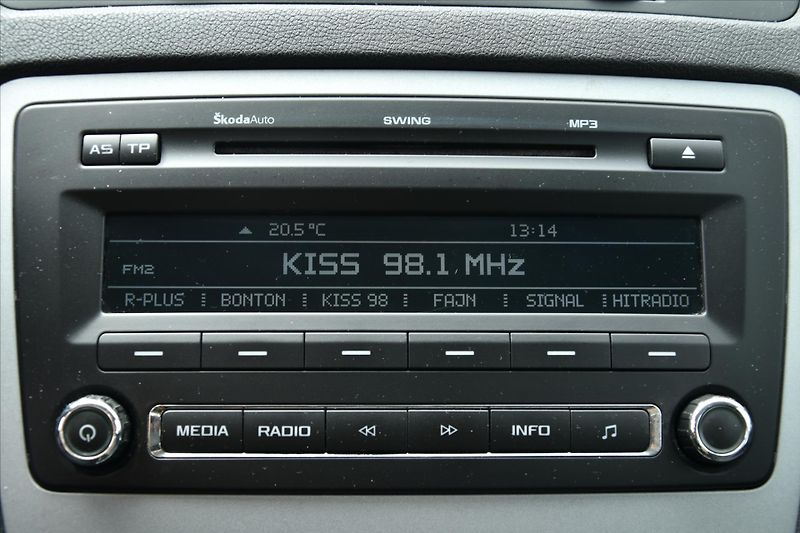 Škoda Octavia 1.6 TDI  77kW KLIMA SERVIS.KN. - fotka 15 z 19