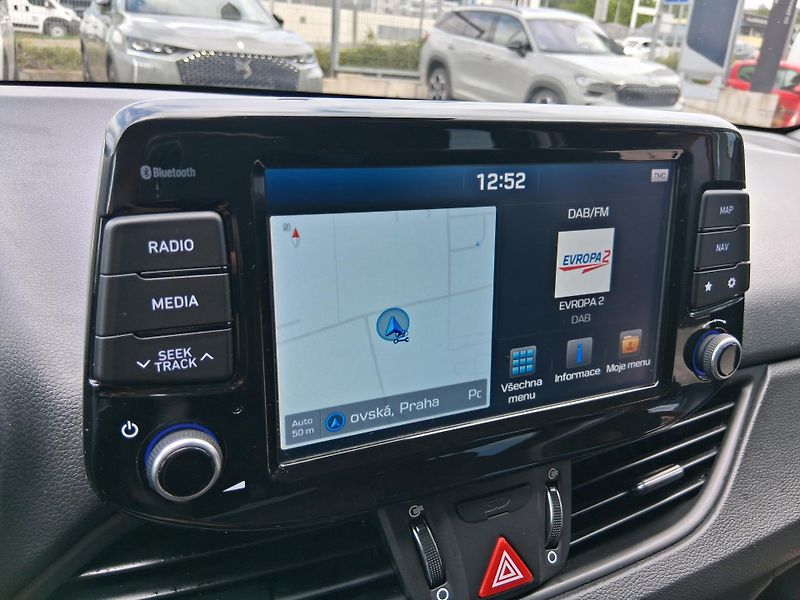 Hyundai i30 STYLE NAVI 1.4 T-GDi 103 kW - fotka 14 z 30