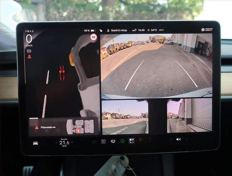Tesla Model Y (2022) Performance 79kWh, SoH 92% - fotka 16 z 21