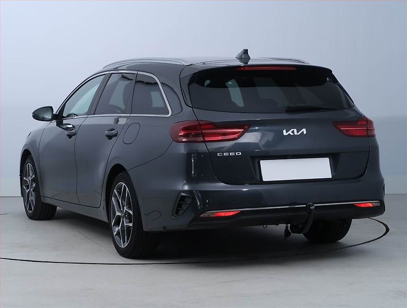 Kia Ceed (2022) Top 1.5 T-GDI, Automat, ČR - fotka 4 z 21