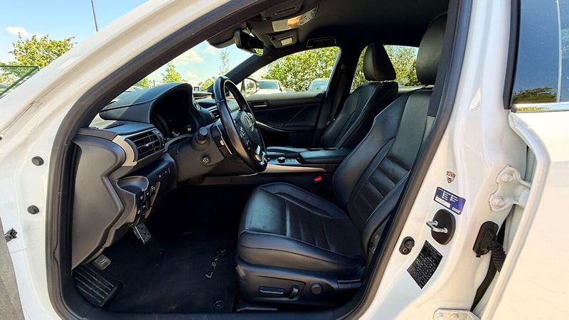 Lexus IS 300h 300H 2,5 F SPORT PLUS - fotka 8 z 26