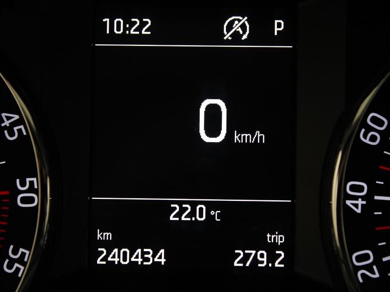 Škoda Octavia 2,0 TDi 135kW DSG 4x4 DPH ČR - fotka 23 z 23