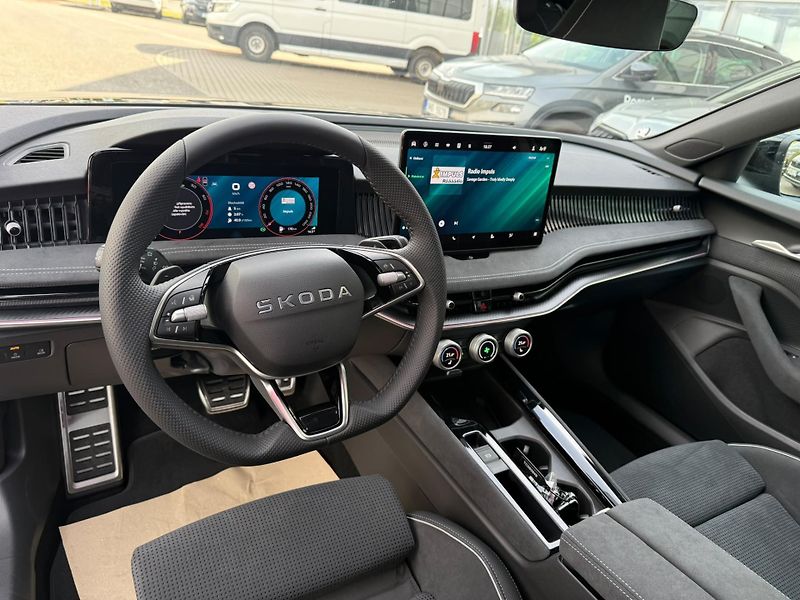 Škoda Superb Sportline 2,0 TSI 150 kW DSG - fotka 10 z 26