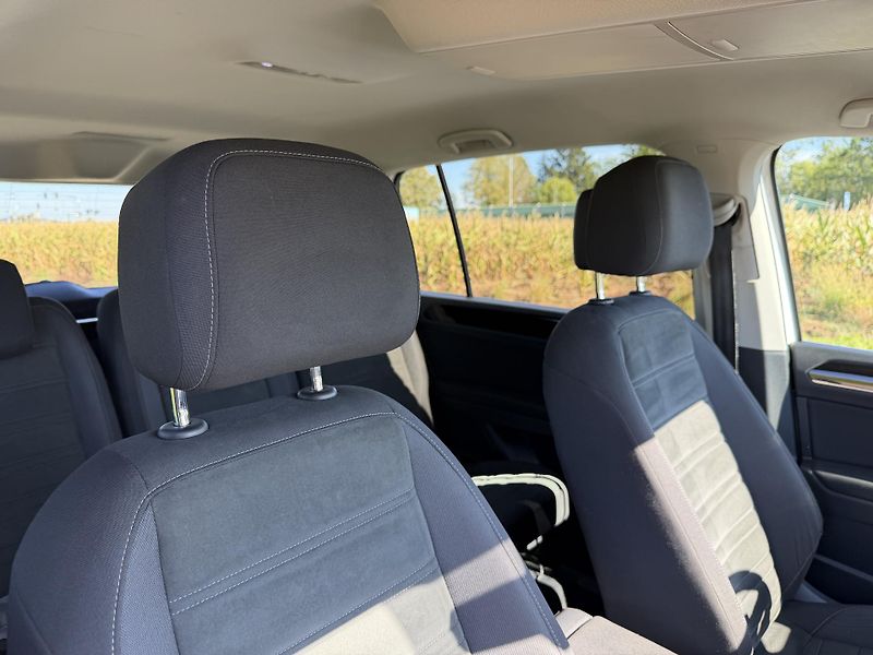 Volkswagen Touran 2.0 TDI HIGHLINE TAŽNÉ ROZVODY - fotka 33 z 41