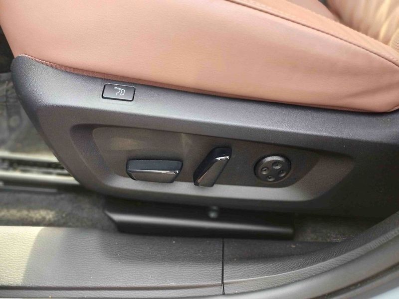 Mitsubishi Outlander Instyle+ 2,4 MIVEC 2xelektromo - fotka 8 z 16