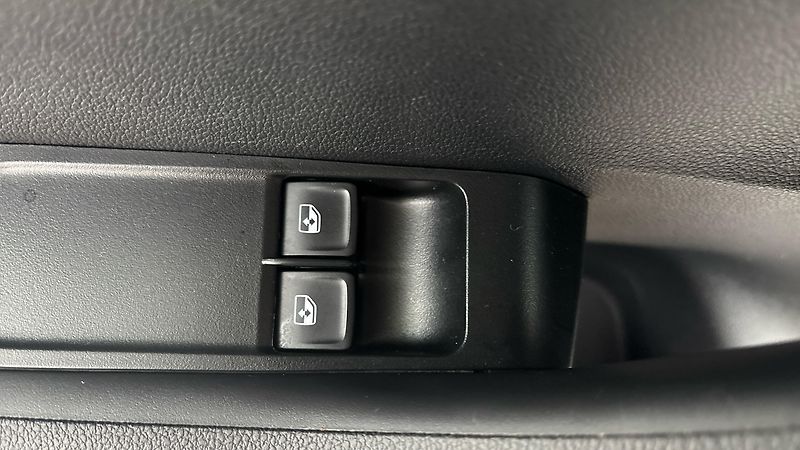 Škoda Fabia 1.0 TSI Ambition Combi - fotka 22 z 23