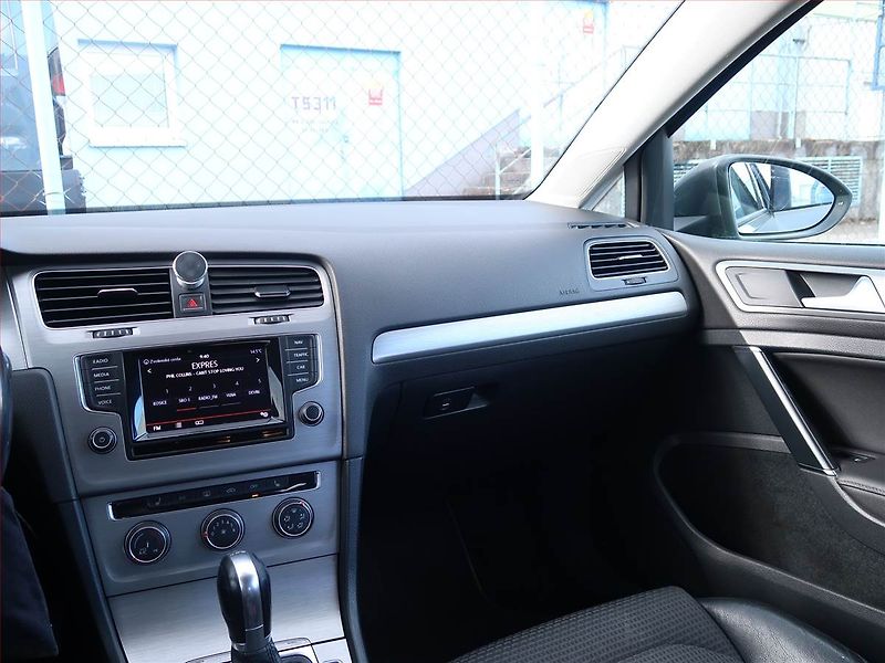 Volkswagen Golf (2014) 1.6 TDI, Automat, Serv.kniha - fotka 8 z 19