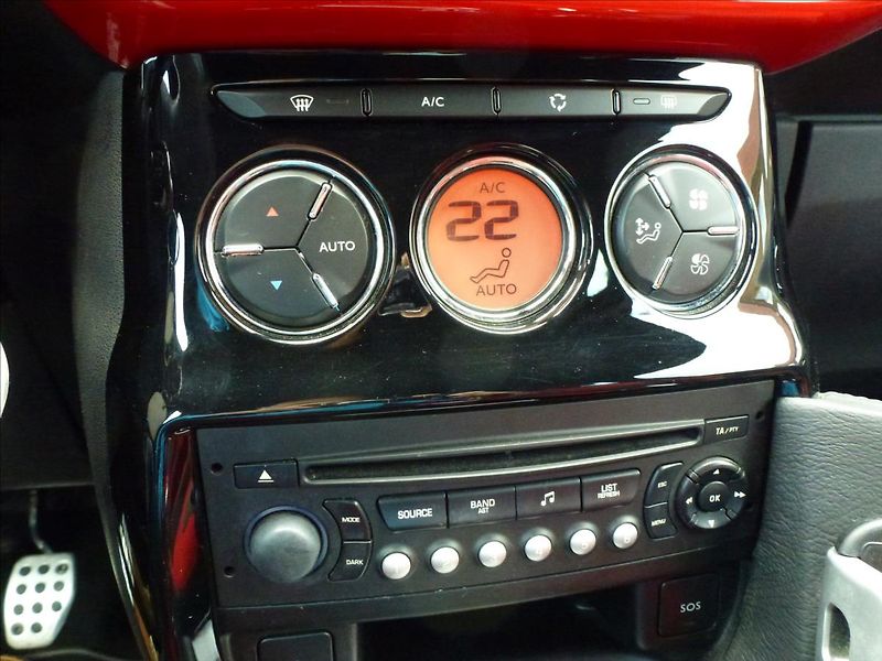 Citroën DS3 1,6 16V VTi THP SportChic - fotka 33 z 46