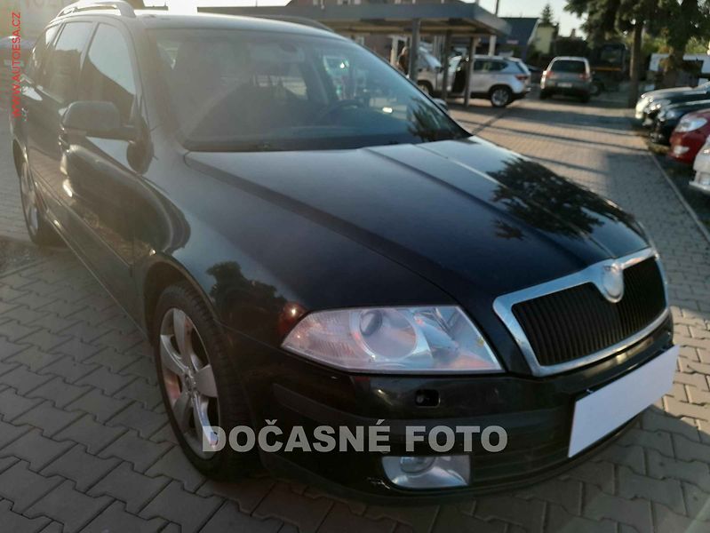 Škoda Octavia (2008) 1.9 TDi, Xenon, navi, park - fotka 1 z 3