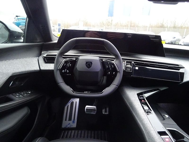 Peugeot 5008 (2026) GT Hybrid 145k e-DCS6 - fotka 9 z 56
