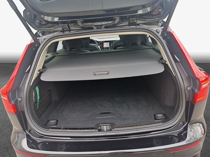 Volvo V60 B4 Plus Dark - fotka 8 z 15