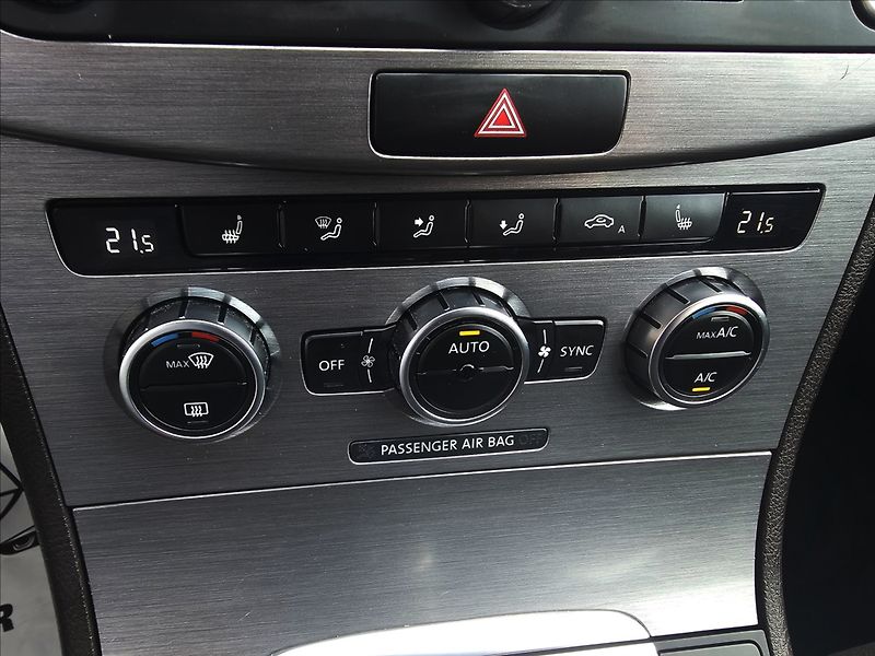 Volkswagen Passat B7 1,4TSi Comfortline NAVI - fotka 21 z 45